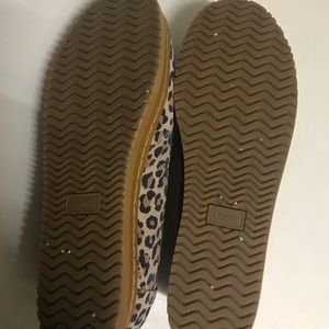toms leopard shoes